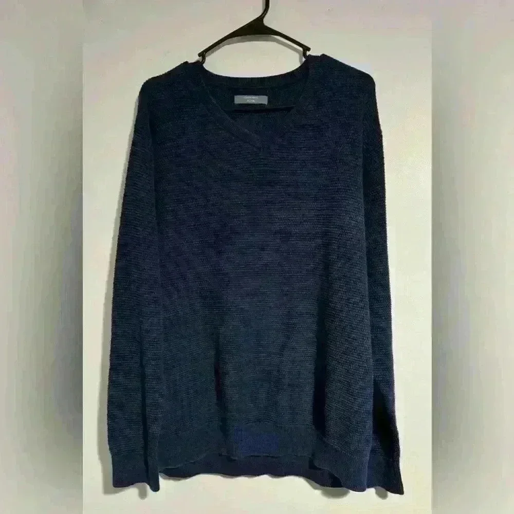 Men’s XL Denver Hayes v neck sweater, Navy blue EUC